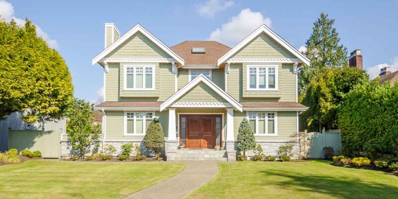 Beautiful american house and yard