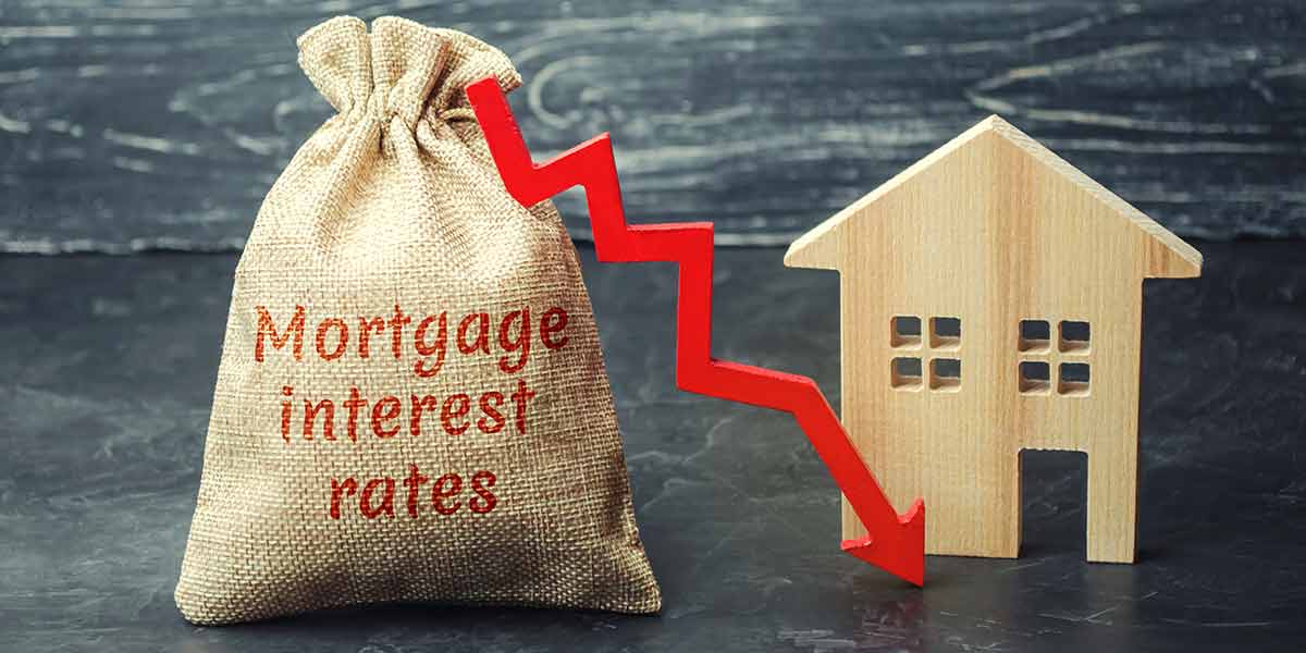 Graphic of house and mortgage rates falling